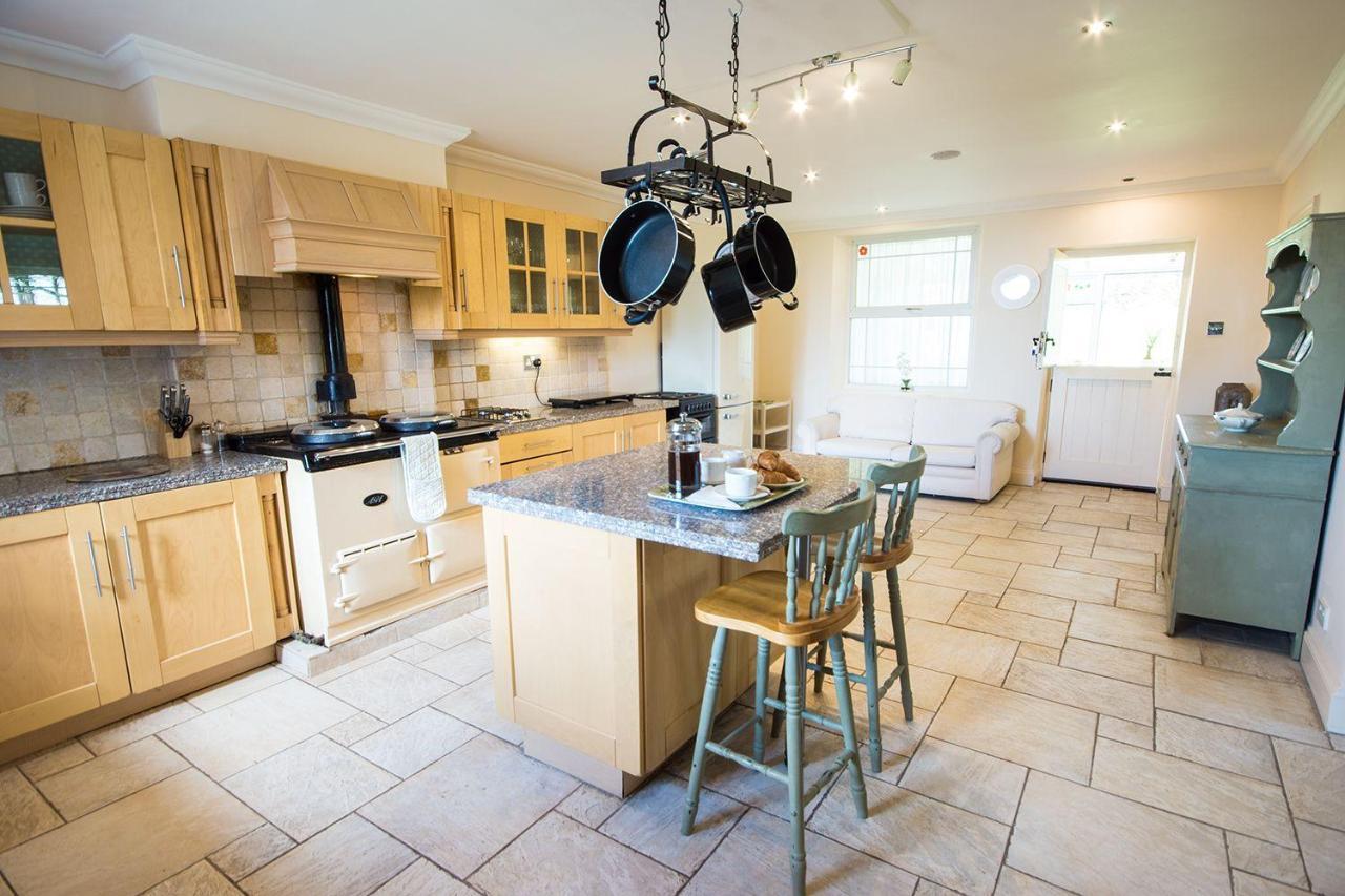 Exclusive Use Moor Grange Farm 13 Bedrooms Бакстон Экстерьер фото